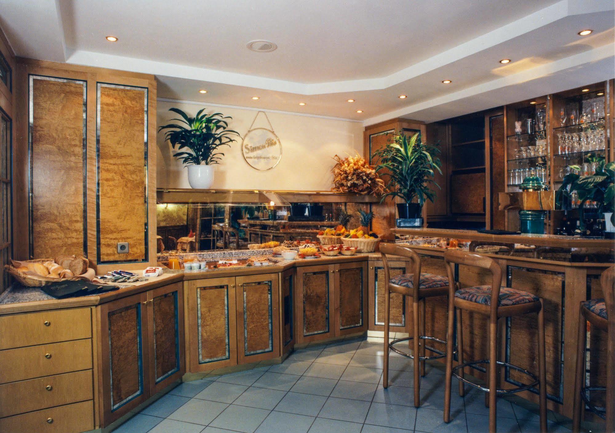 Christophe Colomb Luxemburg Exterior foto